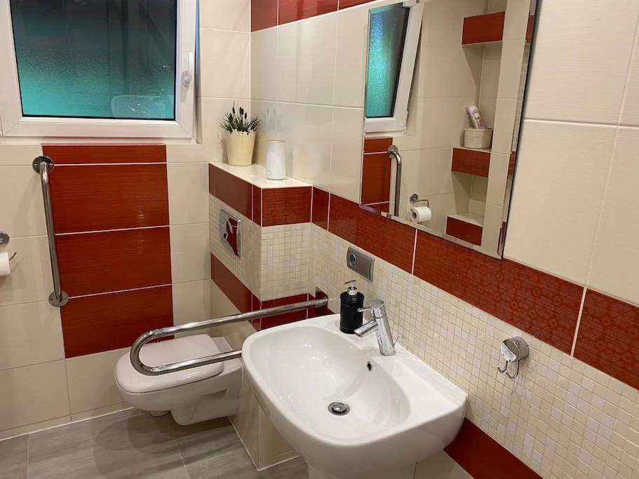 4 Bedroom Family House With Access To A Hot Tub Гочалковице-Здруй Экстерьер фото
