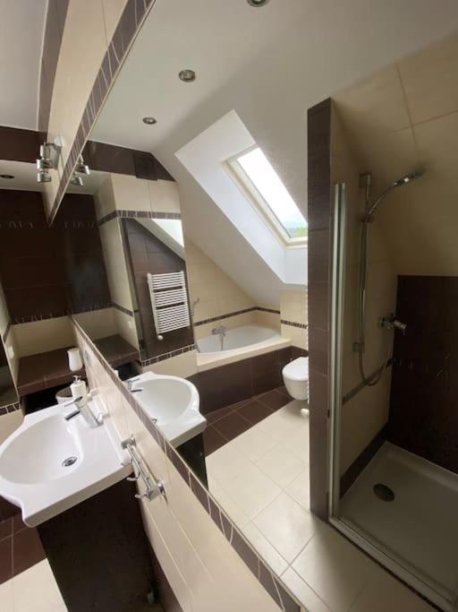 4 Bedroom Family House With Access To A Hot Tub Гочалковице-Здруй Экстерьер фото
